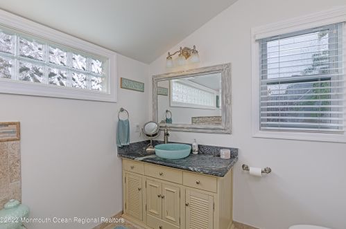 2215 Middle Ave, Point Pleasant Beach NJ 08742-5138 exterior