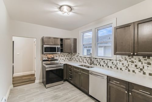 2108 1st Ave, Broadview IL 60153-3304 exterior