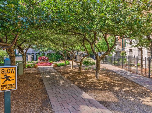 2017 Lincoln Ave, Chicago IL  60614-4599 exterior