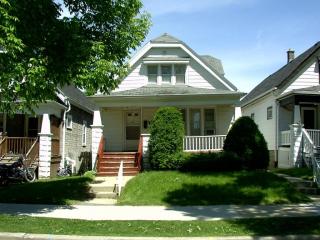 2804 11th St, Milwaukee, WI 53206-3260