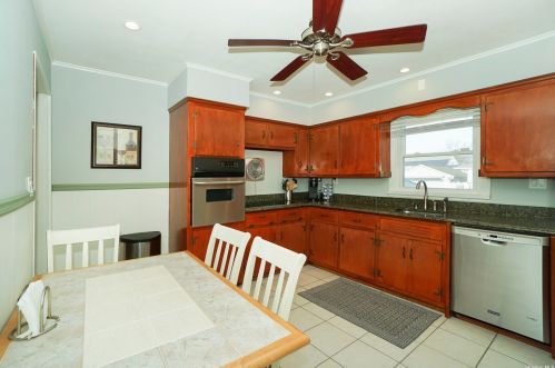 1526 10 St, Babylon NY 11704-3836 exterior