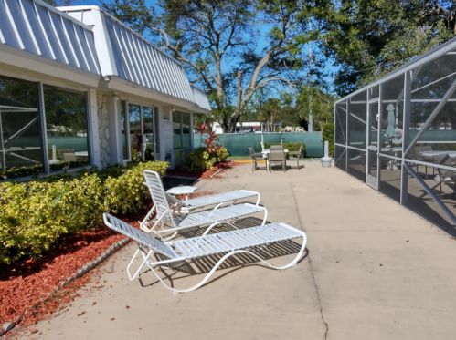 2302 Sunrise Blvd, Fort Pierce FL 34982-3550 exterior