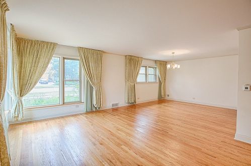 4668 Devon Ave, Chicago IL 60712-4420 exterior