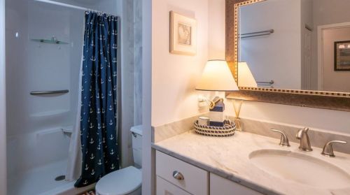 2 Capella, Middletown RI 02840-1590 exterior