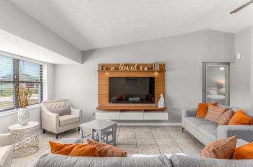 135 Ridgecrest Dr, Fort Pierce, FL 34953-5450