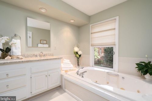 1532 Hampton Hill Cir, Mc Lean VA  22101-6020 exterior