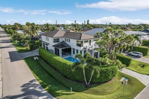 601 91 Ave, Naples FL 34108-2426 exterior