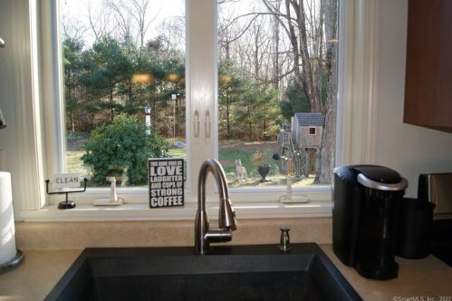 86 Grn Hl Rd, Deep River CT 06419-2412 exterior