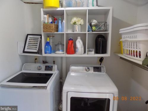 66 Prince St, Littlestown PA 17340-1323 exterior