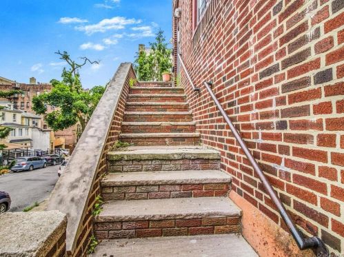 1923 Hennessy Pl, Bronx NY 10453-2910 exterior