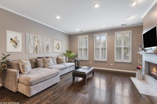 638 Oak St, Chicago IL  60610-7298 exterior