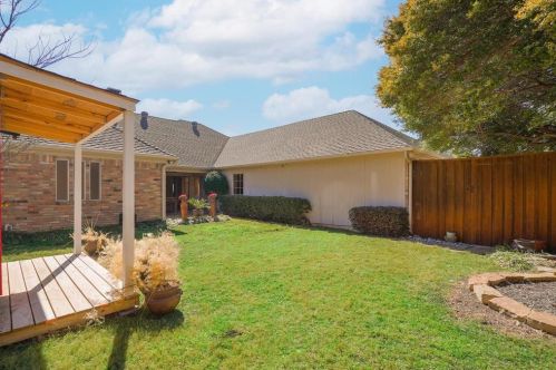 6715 Clearhaven Dr, Dallas TX 75248-4151 exterior