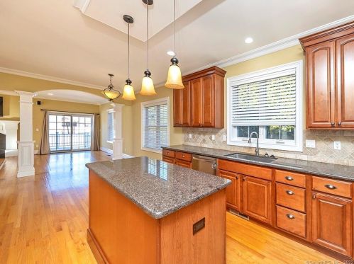 32 Harold Rd, Farmington CT 06032-3407 exterior