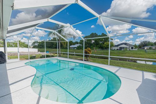 141 Whitmore Dr, Fort Pierce, FL 34984-3738