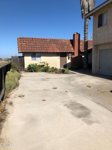 930 Catamaran St, Oxnard, CA 93035-1104