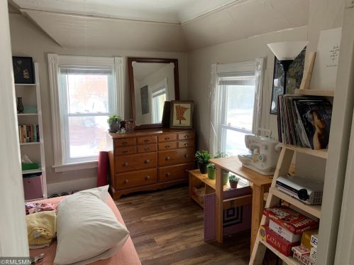 127 Isabel St, Saint Paul MN 55107-2209 exterior