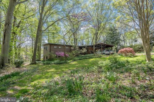 1717 Briar Ridge Rd, Mc Lean VA  22101-4204 exterior