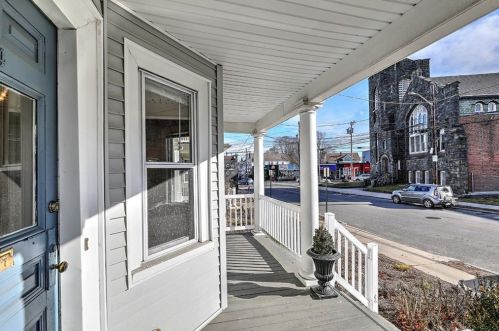 222 Rochambeau Ave, Providence RI  02906-3525 exterior