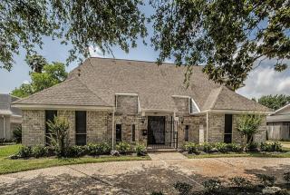 6223 Creekbend Dr, Houston TX  77096-5662 exterior