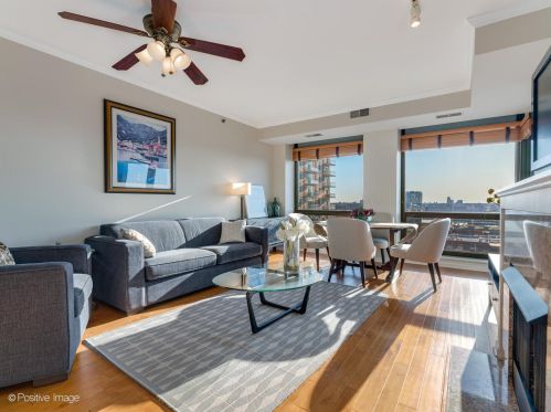 1212 Wells St, Chicago, IL 60610-1906