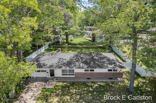 3024 Beach St, Meskegon MI 49441-1128 exterior