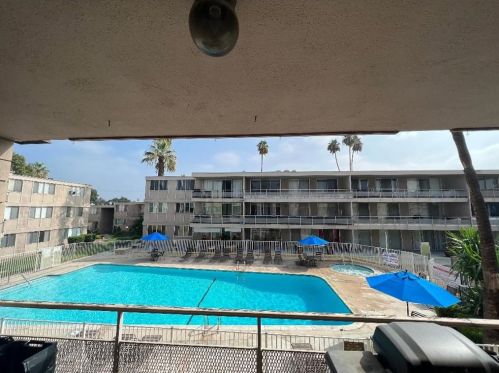 6979 Palm Ct, Riverside CA 92506-2815 exterior