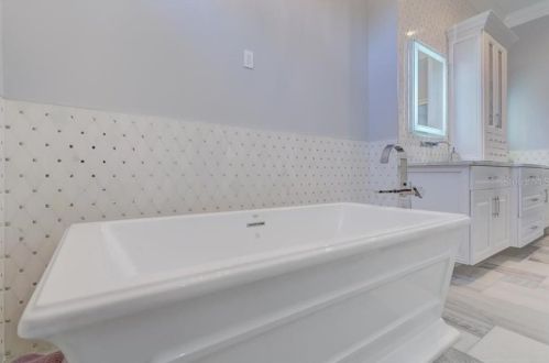 2819 Safe Hbr Dr, Tampa FL 33618-4538 exterior