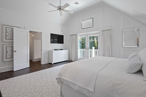 5 Mansfield Pl, Westport CT  06880-5045 exterior