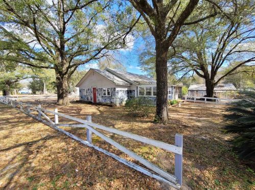 229 19th St, Defuniak Springs, FL 32435-2319