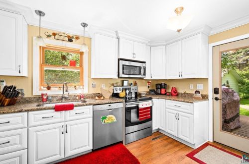 5019 Thompson Rd, Duluth MN 55811-3717 exterior