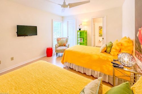 201 Woodshire Ln, Naples FL 34105-7429 exterior