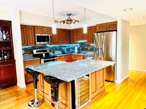 36 Whaler Ln, Quincy MA  02171-1558 exterior