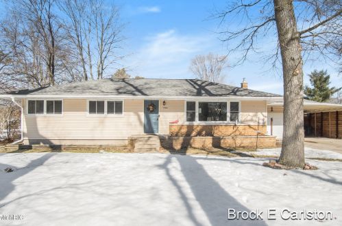 1388 Becker Rd, Meskegon, MI 49445-1514