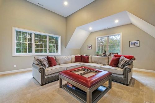 14 Faraway Rd, Armonk NY 10504-1215 exterior