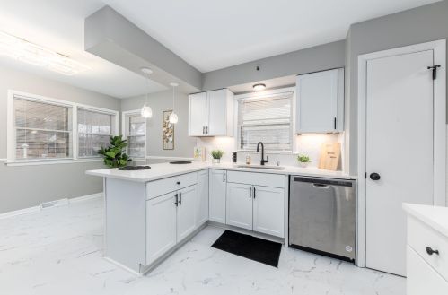 8841 Palmetto Ave, Milwaukee WI  53225-5009 exterior