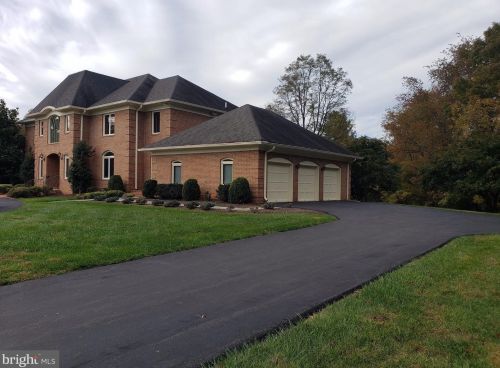 10909 Brent Rd, Rockville MD  20854-1782 exterior