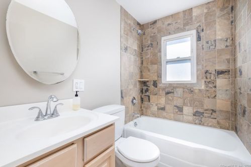 15 Dogwood Pl, Milford CT 06460-4930 exterior