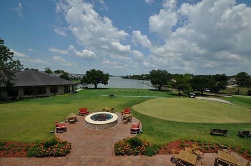 64 April Hl, Montgomery TX 77356-5923 exterior