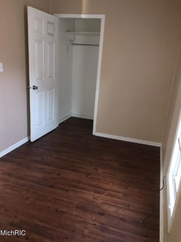 1037 Jennette, Grand Rapids MI 49504-4143 exterior