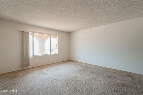 9151 Deer Trl Cir, Tucson AZ 85710-8034 exterior