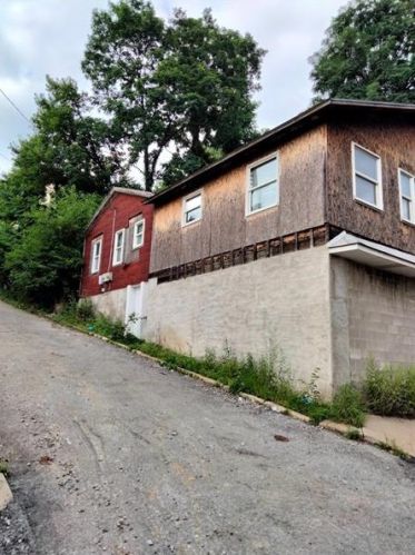 1309 Penn Ave, Pittsburgh, PA 15221-2410