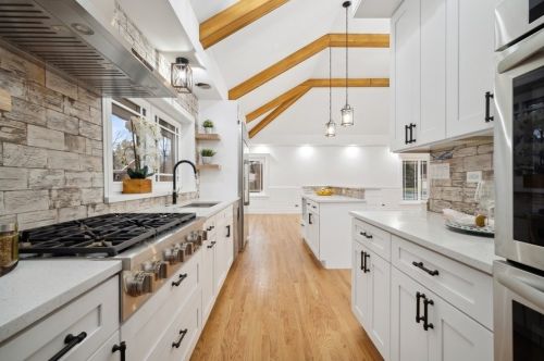 6300 Leroy Ave, Chicago IL  60646-4814 exterior