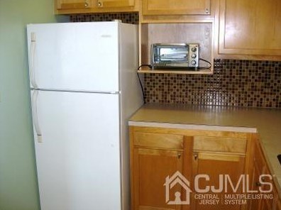 21 York Dr, Edison, NJ 08817-4909