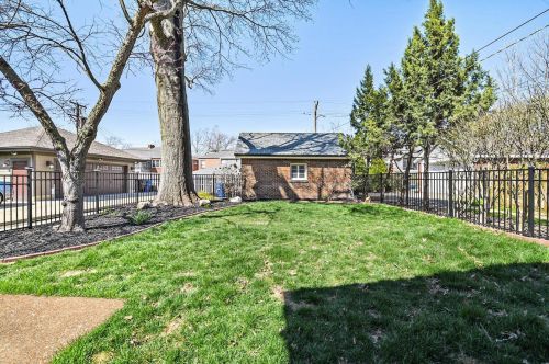 7457 Teasdale Ave, Saint Louis MO 63130-4056 exterior