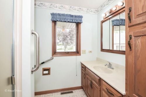 810 Bunker St, Bull Valley IL 60098-3941 exterior