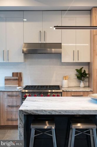 722 Broad St, Philadelphia PA 19146-3119 exterior