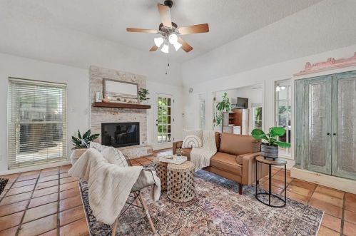 1501 Breezeknoll Cir, Austin TX exterior