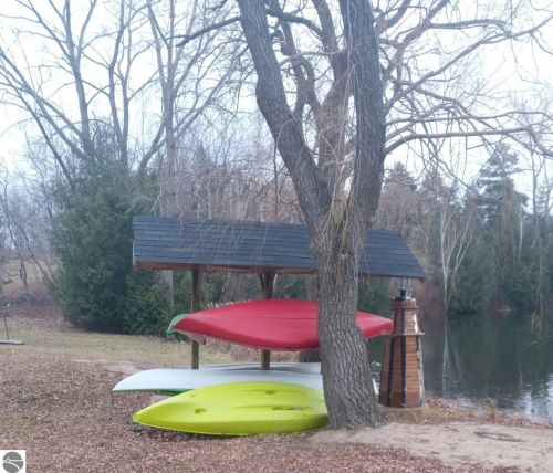 740 Witbeck Dr, Clare MI 48617-9721 exterior