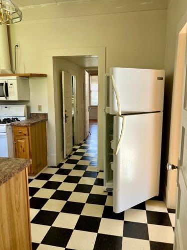 2104 Brooklyn St, Austin TX  78704-4325 exterior