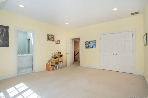 3 Farnham Way, Farmington CT 06032-1563 exterior